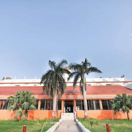 Oyo Hotel Park Verāval Exterior foto