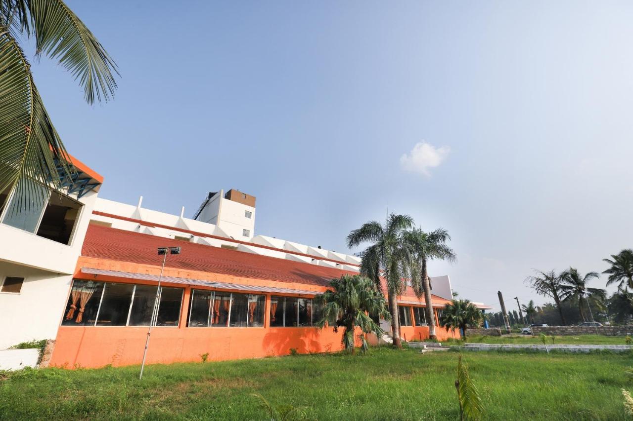 Oyo Hotel Park Verāval Exterior foto